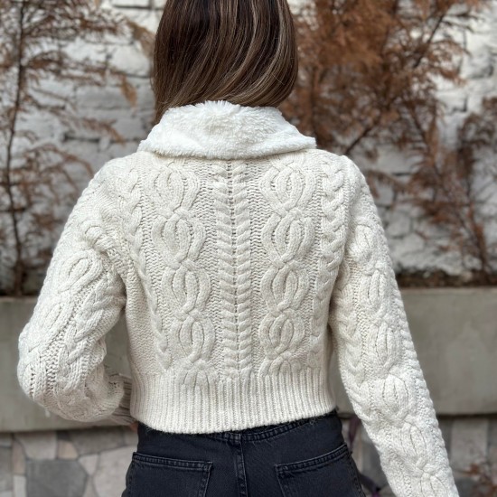 Kadın Bej Örgü Desenli Yaka Kürklü Hırka