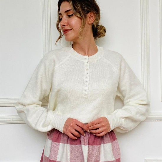 Kadın Beyaz Düğmeli Kazak