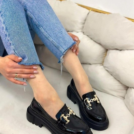 Kadın Siyah Rugan Altın Tokalı Loafer Ayakkabı