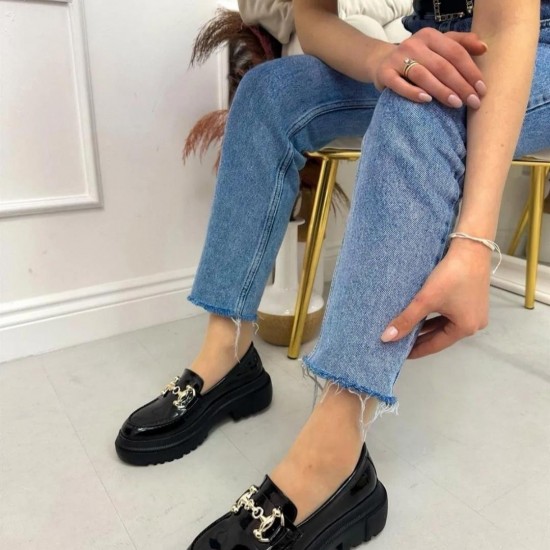 Kadın Siyah Rugan Altın Tokalı Loafer Ayakkabı